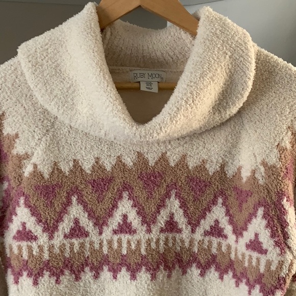 Women’s medium fluffy soft sweater - Picture 2 of 2